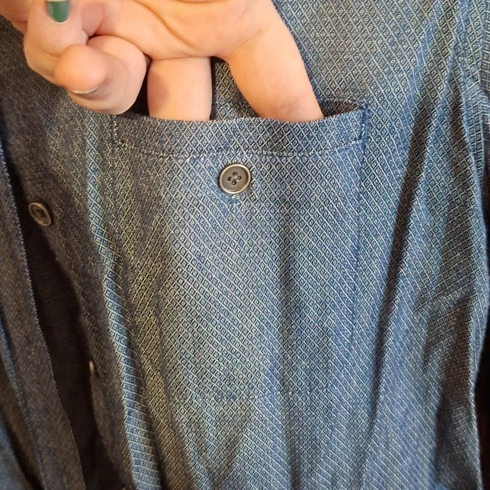 CHRISTOPHER & BANKS SIZE LARGE BUTTON DOWN LONG SLEEVE BLUE